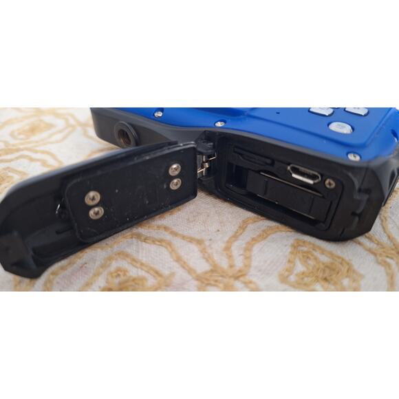 Vmotal kids waterproof digital camera- 2" display- takes 2 AAA batteries- NWOB - Picture 9 of 12